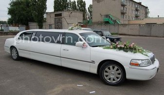 Свадебный лимузин Lincoln Towncar № Э3863, белый
