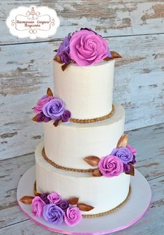 «Кремовый торт с мастичными розами»