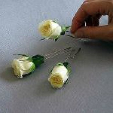 Аксессуар из цветов В5619 - Интернет-студия цветов и подарков В центре внимания